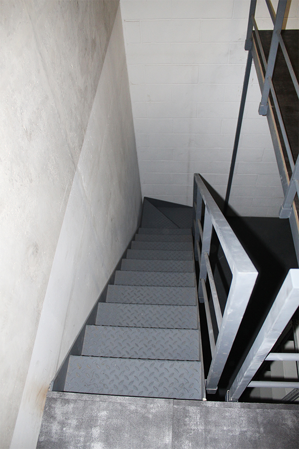 escalera_para_entreplanta_en_lezo_gipuzkoa_errenteria_ibarkalde_empresa_especialista.jpg