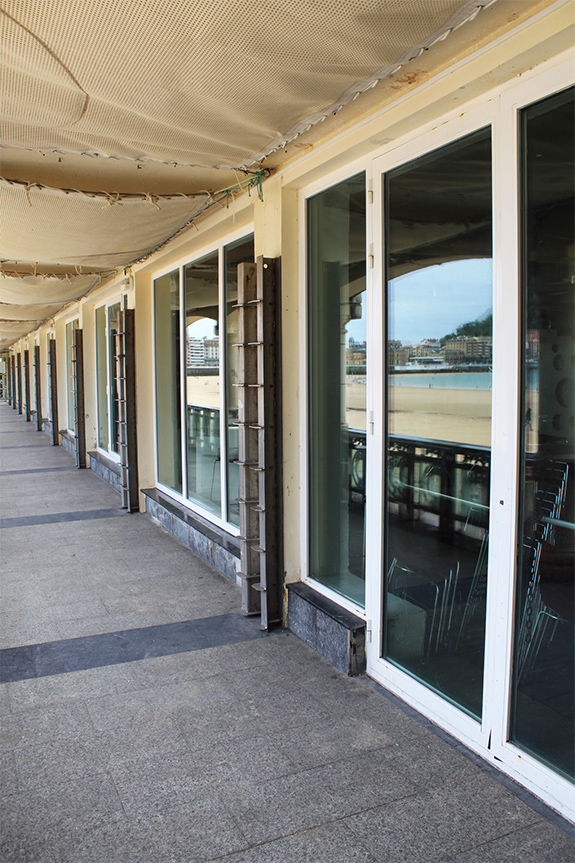 terraza_de_la_discoteca_de_donostia_san_sebastian_bataplan_donde_ibarkalde_ha_colocado_sus_puertas.jpg