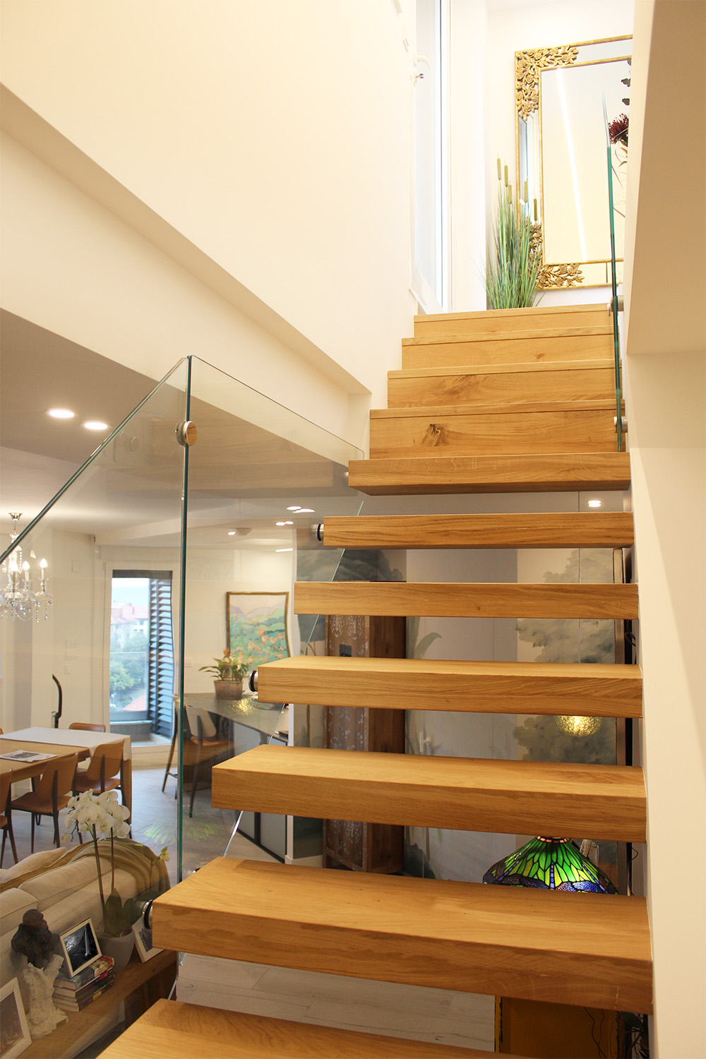 empresas_de_gipuzkoa_especialistas_en_escaleras_voladas_cantilever.jpg