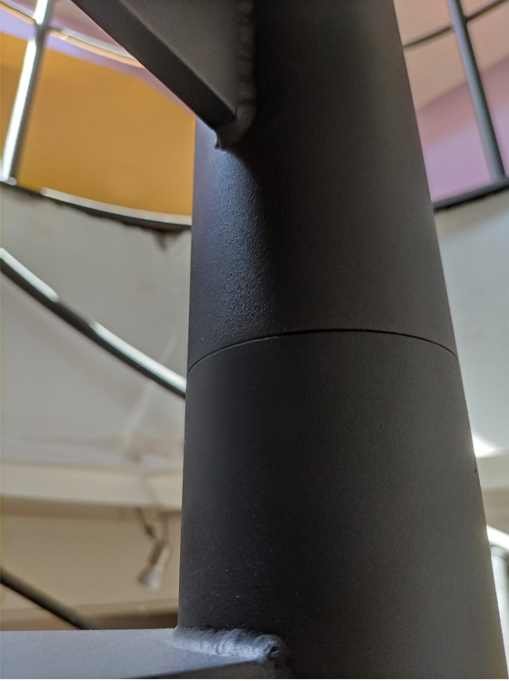 poste_central_de_escalera_metalica_en_araba_vitoria_gasteiz.jpg