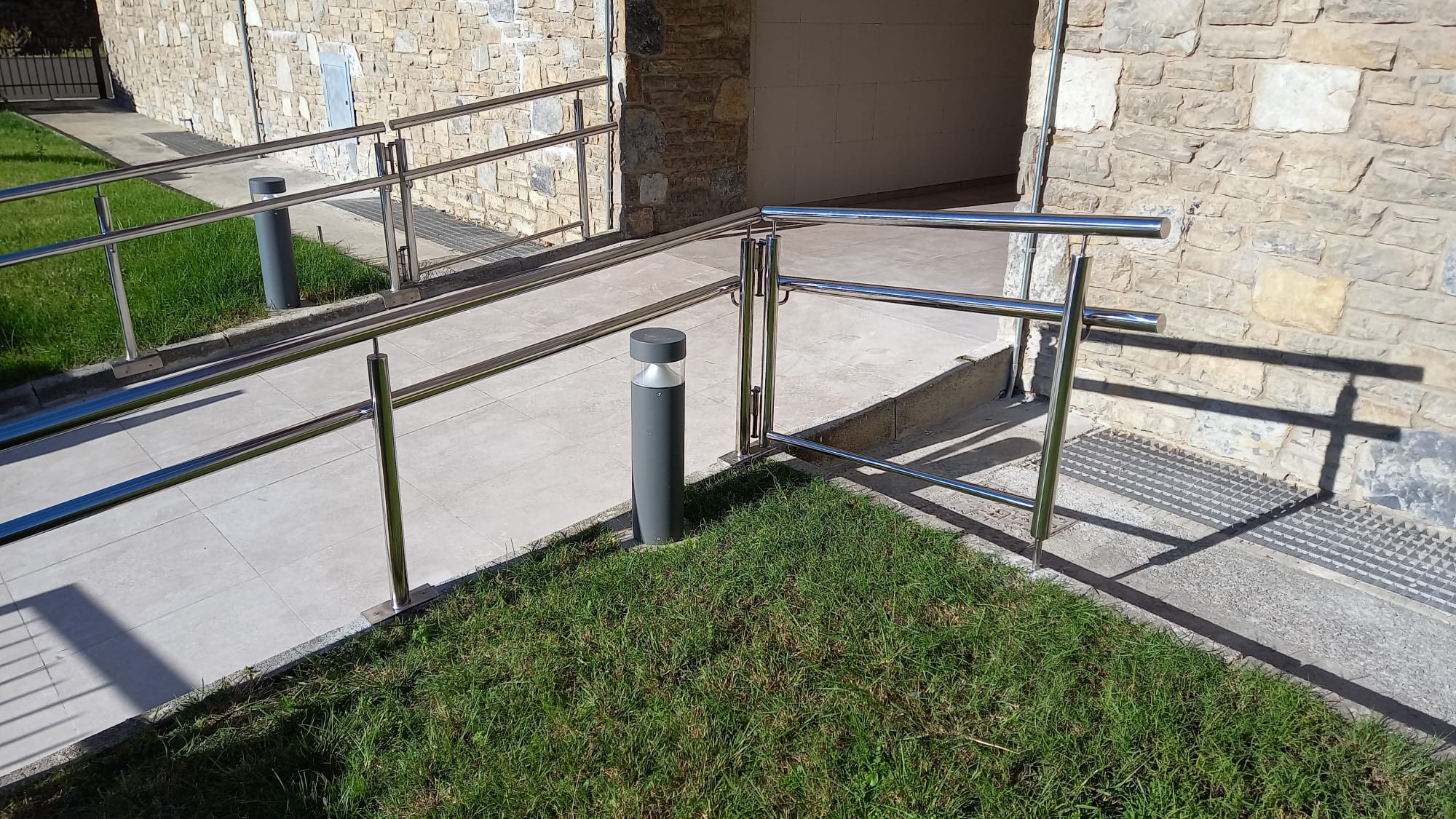 barandillas_de_acero_inoxidable_aisi_316_en_comunidad_de_vecinos_de_zarautz.jpg