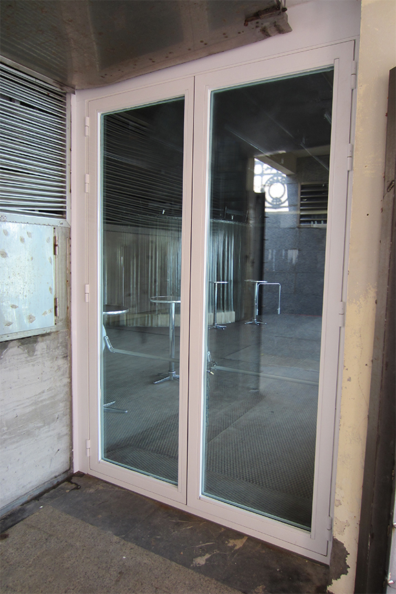puerta_de_salida_de_emergencia_de_la_discoteca_bataplan_de_donostia.jpg