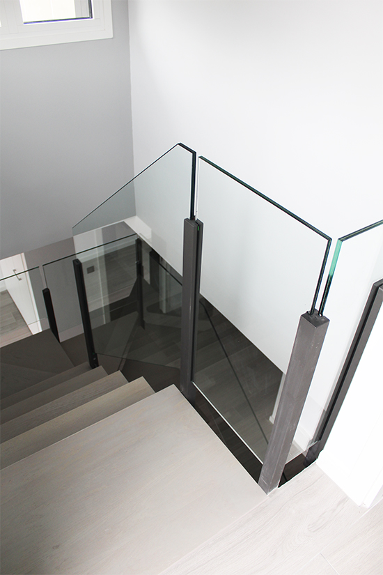 escaleras_con_barandilla_de_vidrio_en_miranda_de_ebro_y_burgos.jpg