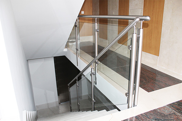en_gipuzkoa_el_especialista_en_fabricacion_y_montaje_de_barandillas_de_inox_se_llama_ibarkalde.jpg