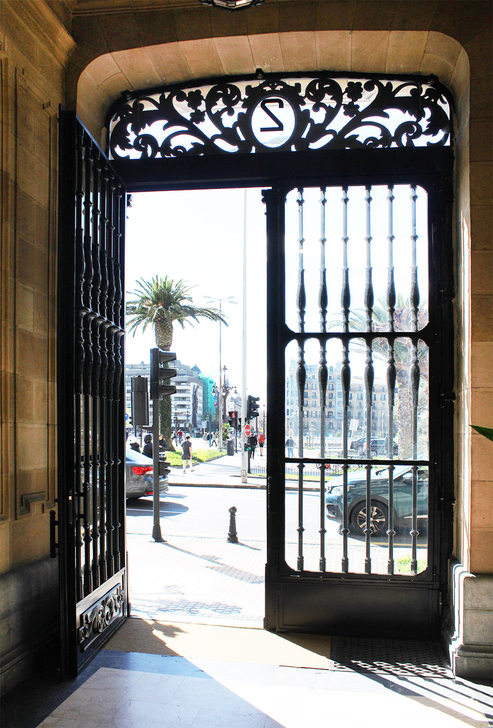 puerta_paseo_colon_desde_el_interior_ibarkalde_hernani_donostia.jpg
