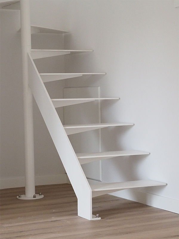 precio_de_escalera_metalica_para_espacio_reducido_en_donostia_euskadi_gipuzkoa.jpg