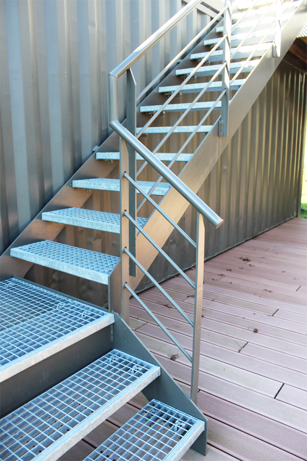 fotografias_de_escaleras_exteriores_e_industriales_para_resistir_a_la_humedad.jpg