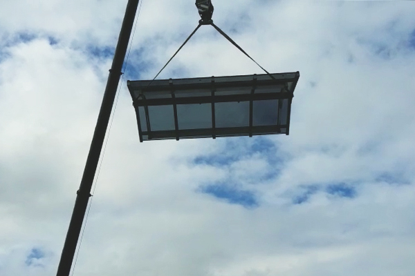 camiones_grua_para_elevacion_de_luceros_y_claraboyas_en_hernani_gipuzkoa.jpg