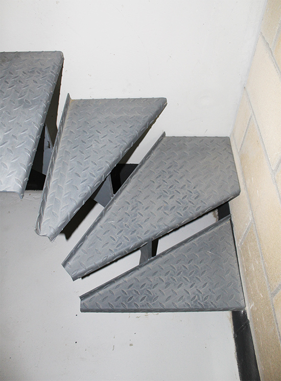 escalera_de_diseno_compensado_para_ganar_altura_en_hernani_gipuzkoa.jpg