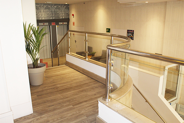 hoteles_en_san_sebastian_donostia_hotel_orly_barandillas_de_acero_e_inox.jpg
