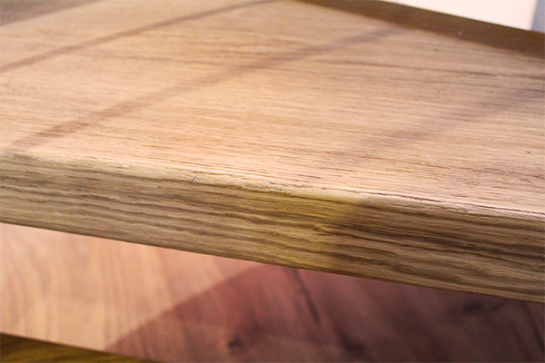 escalon_de_madera_maciza_de_roble_para_una_escalera_helicoidal.jpg