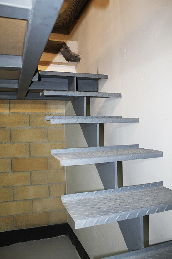 escalera_para_entreplanta_metalica_especialistas_en_hernani_gipuzkoa.jpg