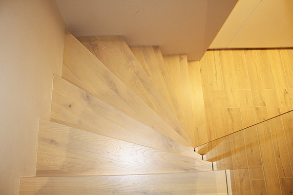 fabricantes_de_escaleras_metalicas_y_de_madera_a_medida_para_interiores.jpg