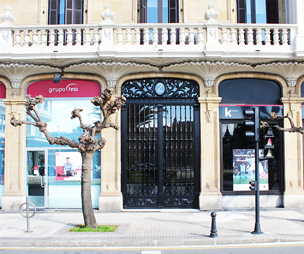 restauradores_puerta_paseo_colon_2_san_sebastian.jpg