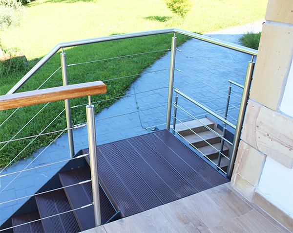 escaleras_para_exteriores_con_barandilla_de_acero_inoxidable_escalones_prfv.jpg