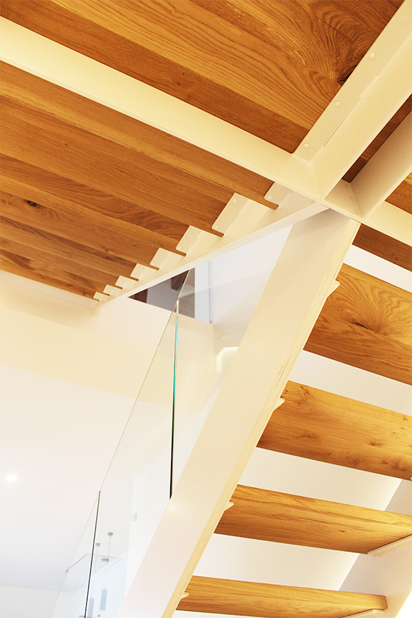 estructura_de_acero_madera_y_vidrio_en_escalera_de_ibarkalde.jpg