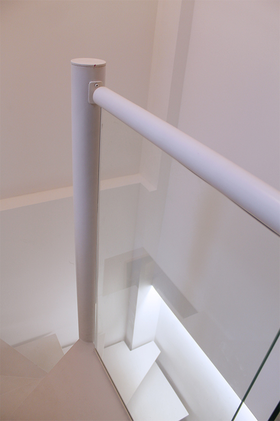 barandillas_modernas_para_escaleras_en_donostia_san_sebastian_escalera_modelo_salaberria.jpg