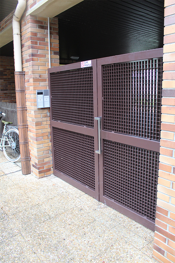 instaladores_de_puertas_exteriores_en_acero_al_carbono_galvanizado_y_termolacado.jpg