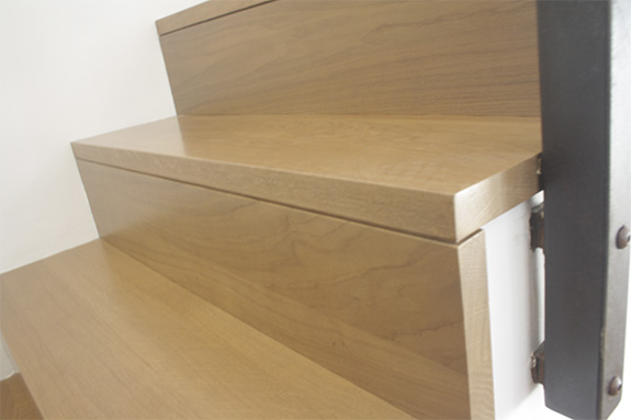 escaleras_de_madera_en_legazpia_con_escalones_de_madera_en_gipuzkoa.jpg