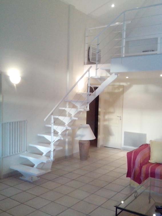 escalera_para_espacios_minimalistas_en_hendaya_cerca_de_gipuzkoa_ibarkalde.jpg
