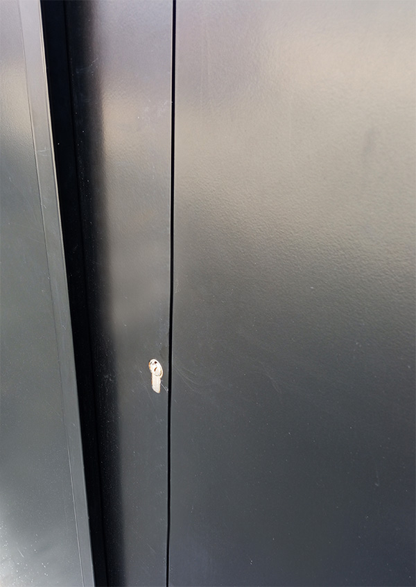 puertas_exteriores_de_acceso_a_terreno_en_chapa_galvanizada_lacada_al_horno.jpg