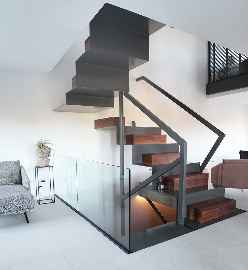 fotografias_de_escaleras_interiores_de_chapa_plegada_en_irun_euskadi.jpg