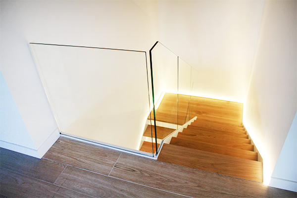 escaleras_interiores_con_luz_integrada_ibarkalde.jpg