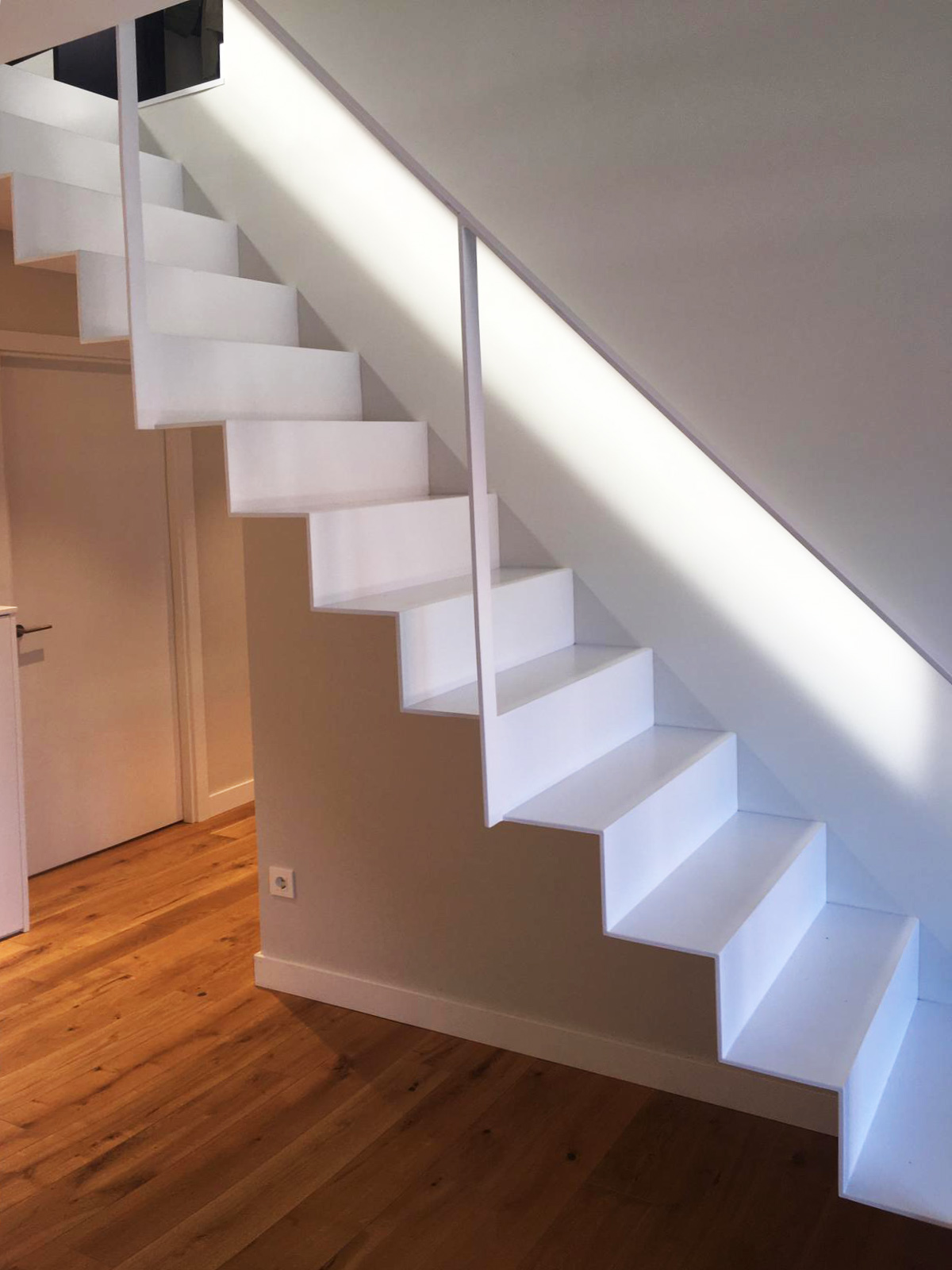 especialistas_en_la_fabricacion_de_escaleras_en_chapa_continua_a_medida_en_gipuzkoa.jpg