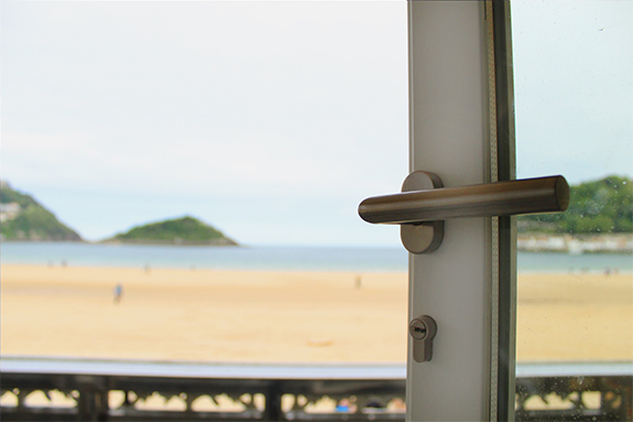 cerrajeros_en_san_sebastian_donostia._puertas_metalicas_de_calidad_jansen_en_donostia.jpg
