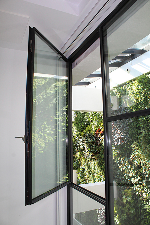 ventanas_perfil_jansen_color_negro_en_tabakalera_santander.jpg