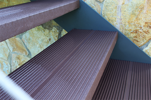 PRFV_para_escalera_material_sintetico_imitacion_madera_ral_marron_venta_unidades.jpg