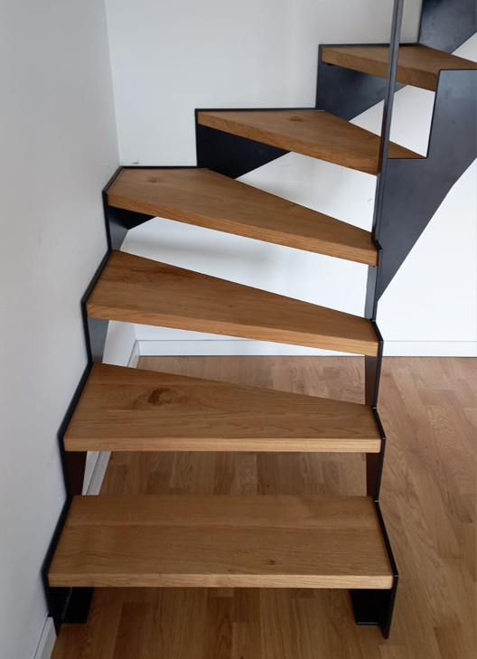 fabricantes_y_montadores_de_escaleras_en_bilbao_bizkaia_zancas_laterales_diente_sierra.jpg