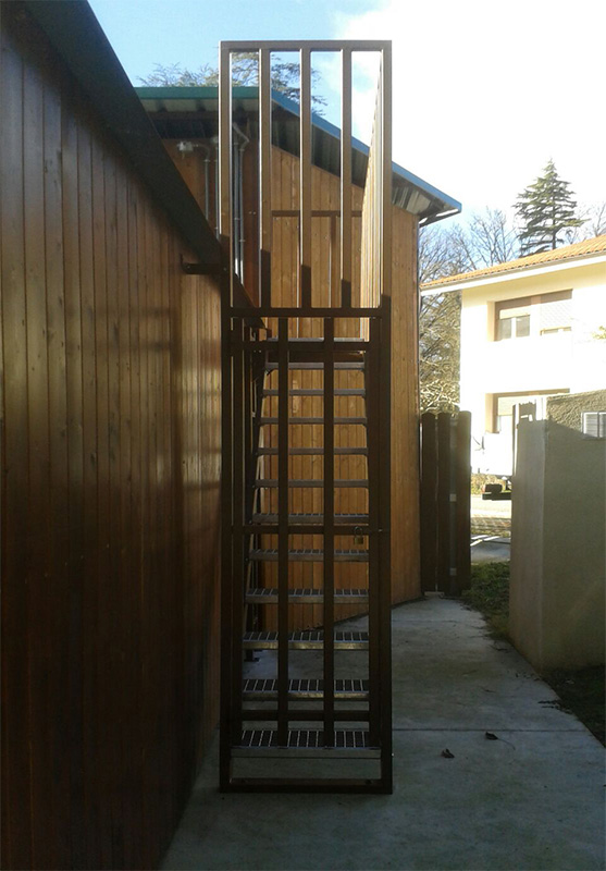 escaleras_en_araba_gasteiz_vitoria_en_acero_galvanizado.jpg