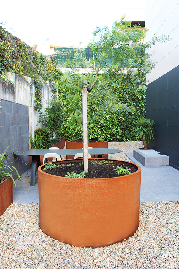 fabricacion_de_jaridneras_exteriores_en_acero_corten.jpg