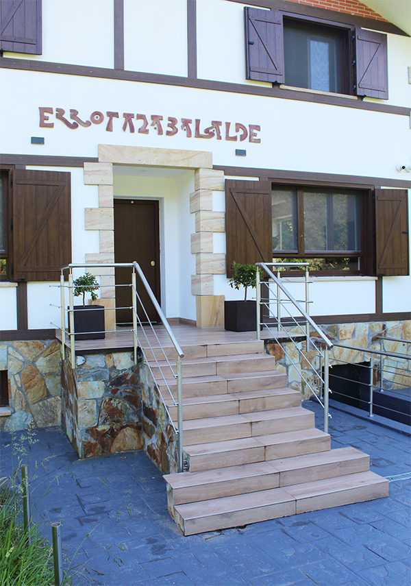 fabricacion_y_montaje_de_barandillas_de_acero_inoxidable_aisi_316_satinado.jpg