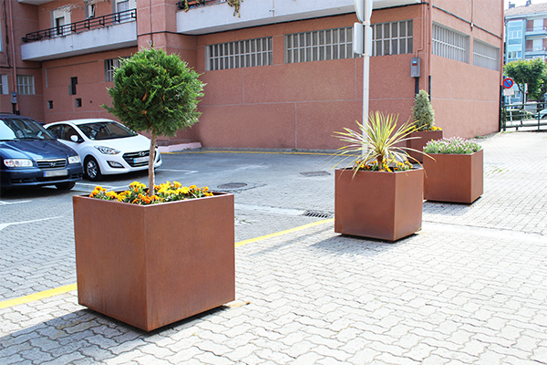 efecto_de_hierro_oxidado_como_se_consigue_al_aire_libre_jardineras.jpg