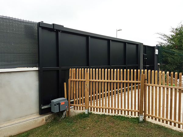 fabricantes_de_puertas_de_garaje_y_peatonales_en_san_sebastian_donostia.jpg