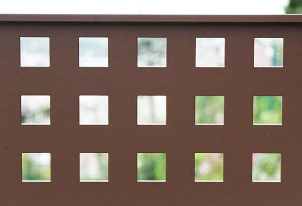 barandilla_de_chapa_perforada_cuadrada_con_ral_imitacion_acero_corten_en_donostia.jpg