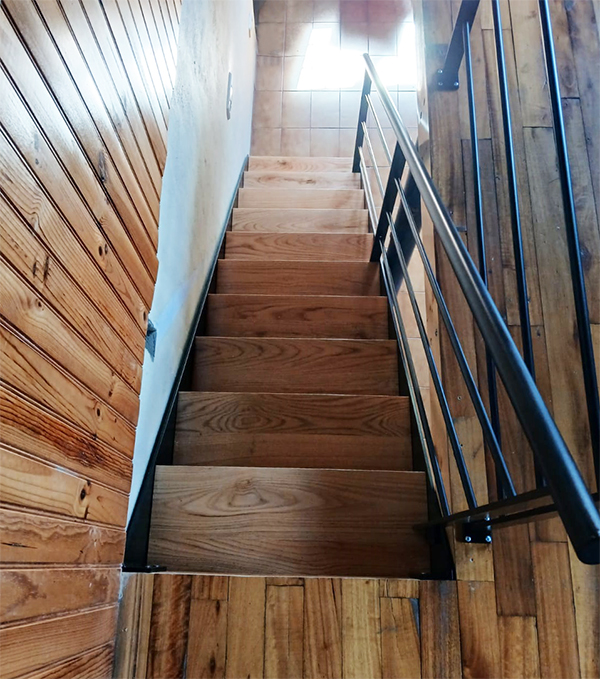 barandilla_en_escalera_de_erandio_instalada_por_ibarkalde.jpg