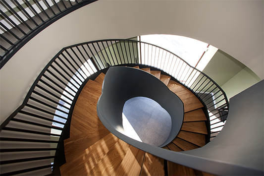 fotografias_de_escaleras_espectaculares_y_de_diseno_de_interiores_en_leon_para_la_caja_laboral.jpg