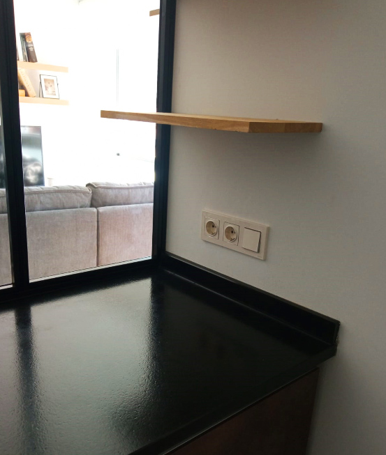 mampara_de_acero_y_vidrio_para_separar_cocina_de_salon.jpg