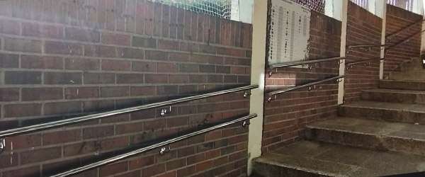 doble_pasamanos_para_el_colegio_aleman_de_donostia_ibarkalde.jpg