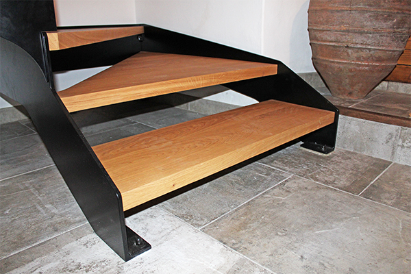 escaleras_metalicas_para_interiores_en_navarra_etxalar_nafarroa.jpg