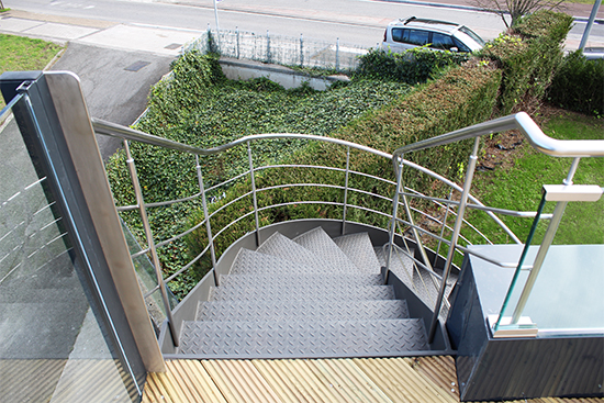 empresas_especialistas_en_fabricacion_de_escaleras_metalicas.jpg