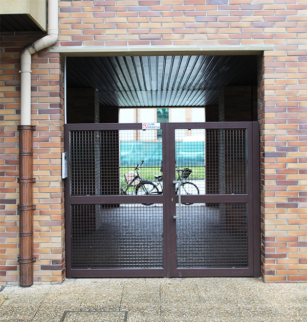 puerta_de_acero_en_zarautz.jpg