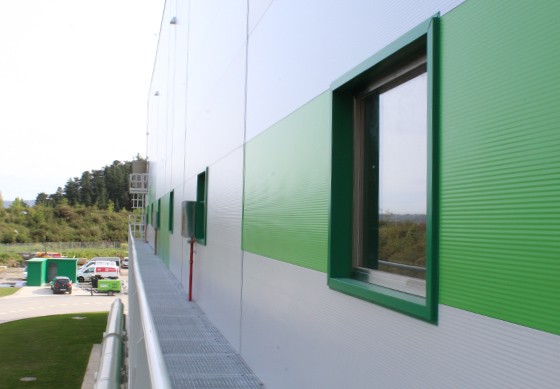 ventanas_con_carpinteria_perfil_jansen_en_la_incineradora_de_zubieta_ibarkalde.jpg