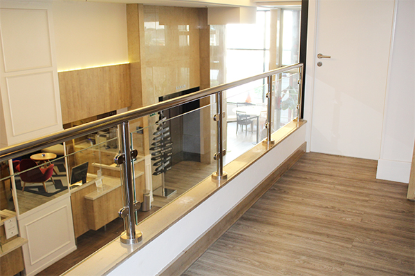 barandillas_de_acero_inoxidable_en_san_sebastian_donostia_hotel_orly.jpg