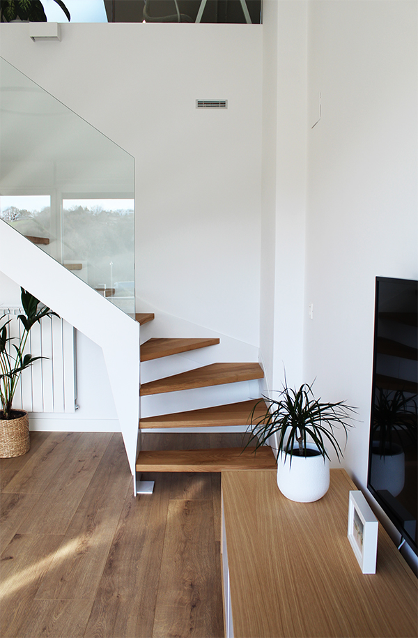 especialistas_en_escaleras_interiores_a_medida_en_donostia_san_sebastian.jpg