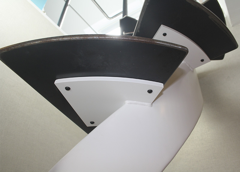de_que_materiales_pueden_ser_los_escalones_de_las_escaleras_helicoidales_en_zarautz_gipuzkoa.jpg