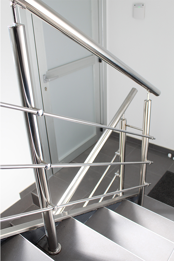 productos de acero inoxidable para interiorismo en Gipuzkoa. Que tipo de barandillas es la mas adecuada para interiores el AISI 304